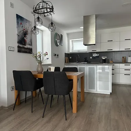Apartsy 5 *